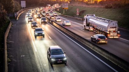 Rinnovabili • Emissioni da pneumatici e freni: microplastiche e metalli pesanti in strada