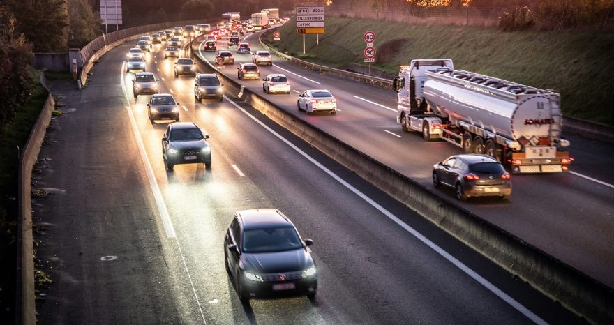 Rinnovabili • Emissioni da pneumatici e freni: microplastiche e metalli pesanti in strada