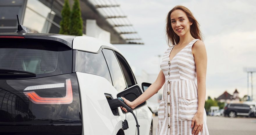 Rinnovabili • Ricarica auto elettrica 2026: guida a tempi, costi e wallbox
