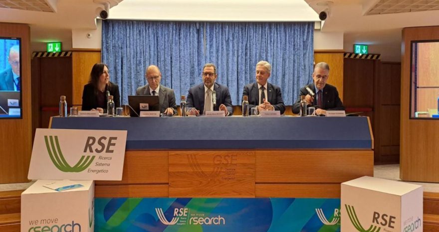 Rinnovabili • ia-settore-energetico-digitalizzazione-commissione-ue