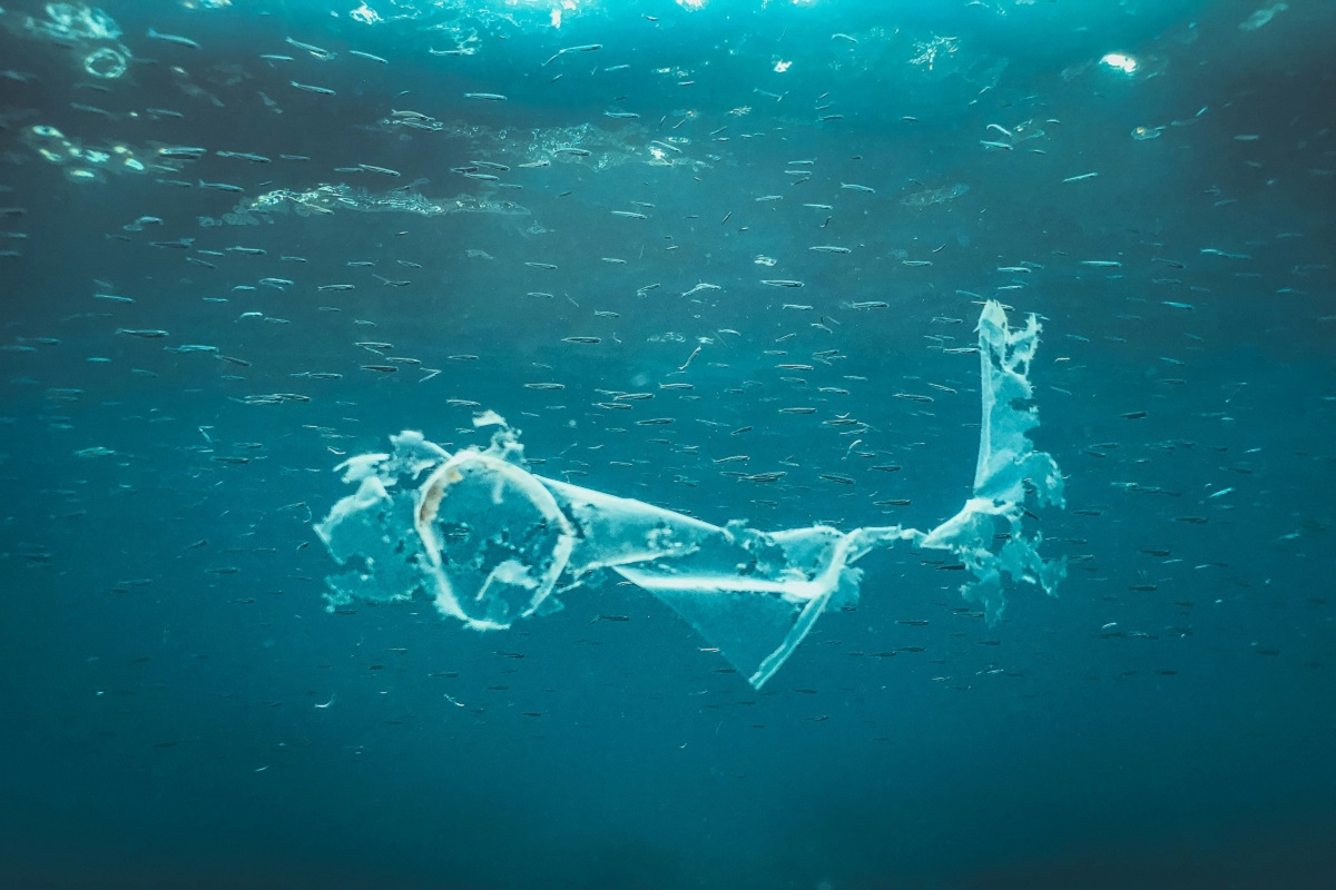 Inquinamento in mare, l’IA per tracciare le isole di plastica