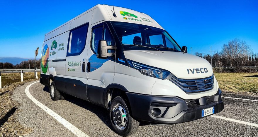 Rinnovabili • Ricarica wireless in autostrada: l'esperimento sull'A35