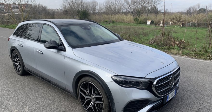 Rinnovabili • Mercedes-Benz Classe E 300 de: l'ibrida elettrica-diesel che sfida il mercato