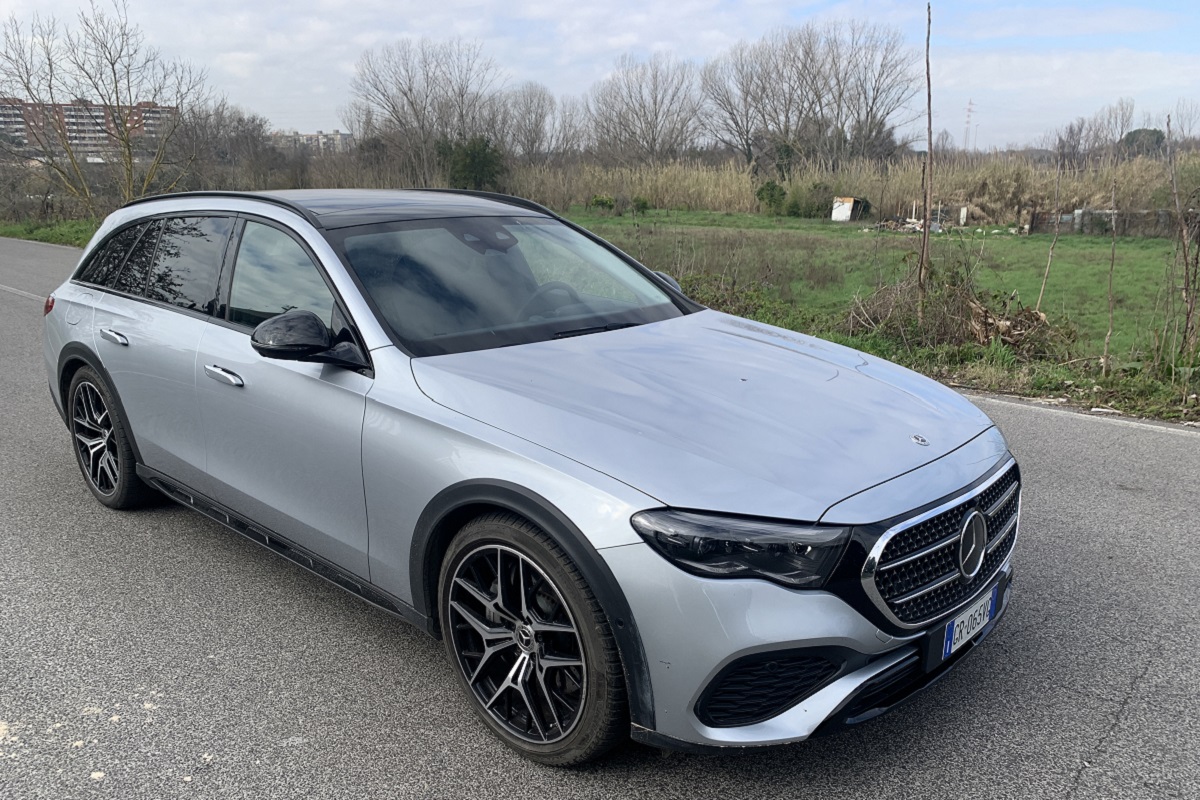 Mercedes-Benz Classe E 300 de: l’ibrida elettrica-diesel che sfida il mercato