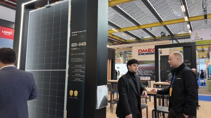 Rinnovabili • LONGi presenta il nuovo modulo anti-riflesso certificato TÜV per progetti fotovoltaici in aree sensibili
