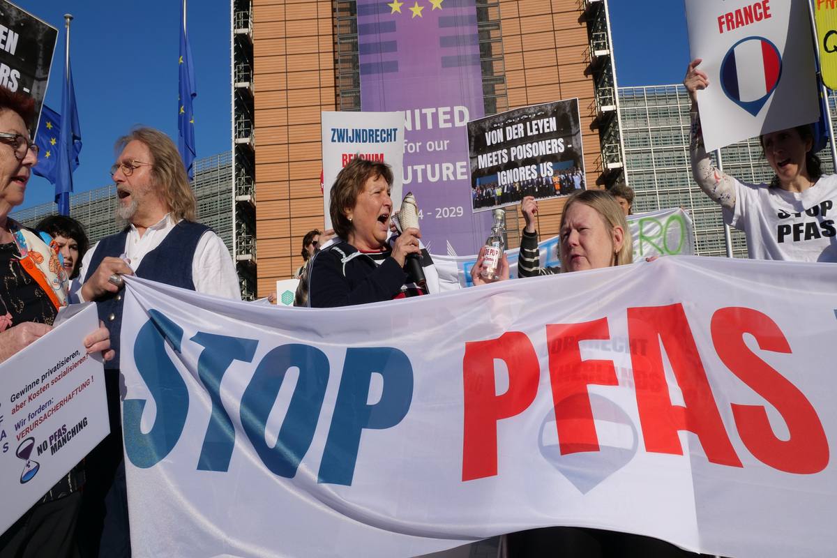 Ursula von der Leyen si rifiuta di incontrare le vittime dell’inquinamento da PFAS