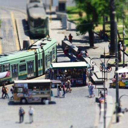 Rinnovabili • L’Italia resta a piedi: oltre 7 milioni di cittadini intrappolati nella povertà dei trasporti