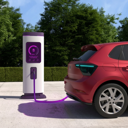 Rinnovabili • Auto elettriche, prezzi in calo del 4%: 1.800 euro in meno a vettura