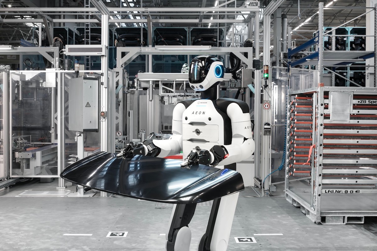 BMW adotta robot umanoide nella fabbrica di auto e batterie: fase test a Lipsia