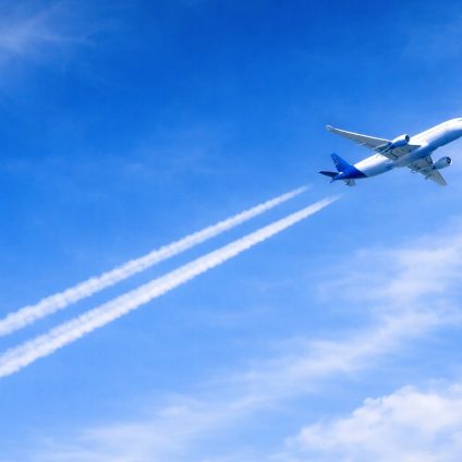 Rinnovabili • Con l'IA si riduce l'inquinamento degli aerei: la sperimentazione di Google e American Airlines
