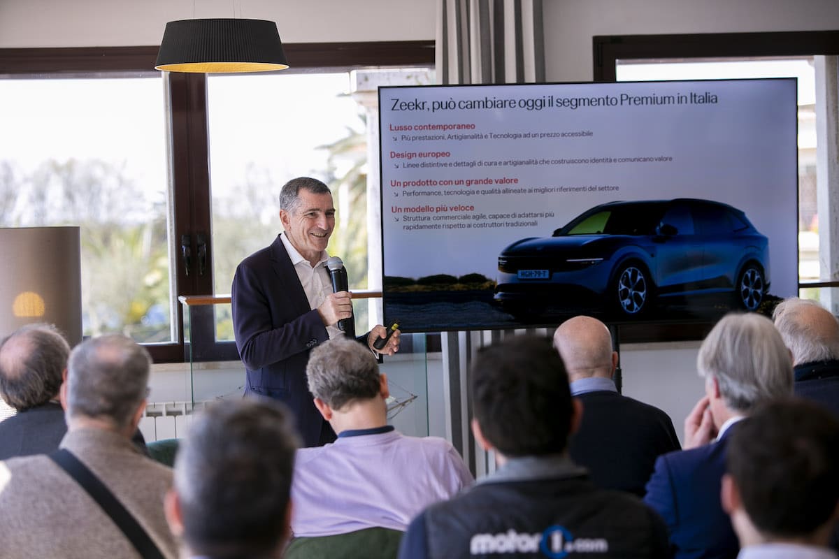 Zeekr arriva in Italia: il brand premium porta 3 modelli 100% elettrici