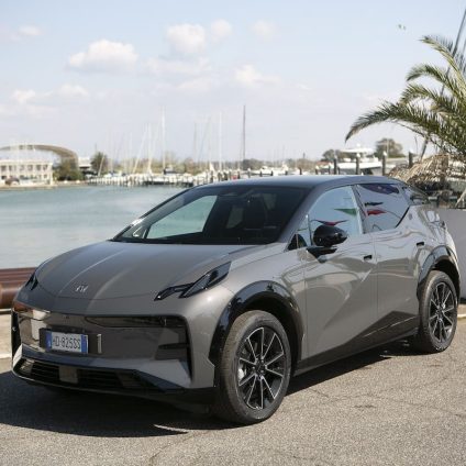 Rinnovabili • Zeekr arriva in Italia: il brand premium porta 3 modelli 100% elettrici