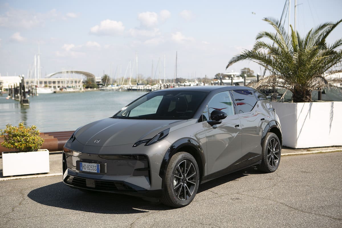 Zeekr arriva in Italia: il brand premium porta 3 modelli 100% elettrici