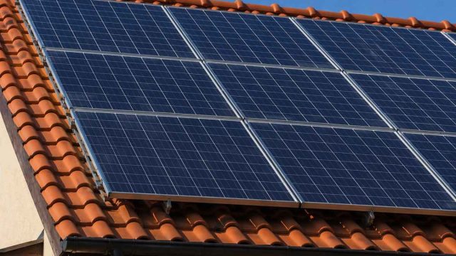 Rinnovabili • solare-domestico-sale-domanda-europa-guerra-iran