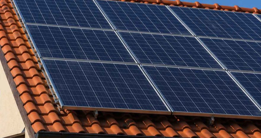 Rinnovabili • solare-domestico-sale-domanda-europa-guerra-iran