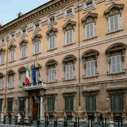 Rinnovabili • Il decreto pnrr diventa legge: poche le novità sulle rinnovabili, aggiornamenti operativi su VIA, ferrovie e risorse idriche.