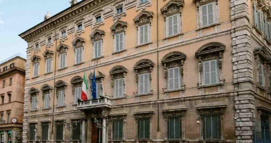 Rinnovabili • Il decreto pnrr diventa legge: poche le novità sulle rinnovabili, aggiornamenti operativi su VIA, ferrovie e risorse idriche.