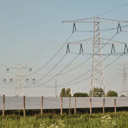 Rinnovabili • Cresce la domanda di energia nel 2025 spinta dall'elettricità. Boom di rinnovabili
