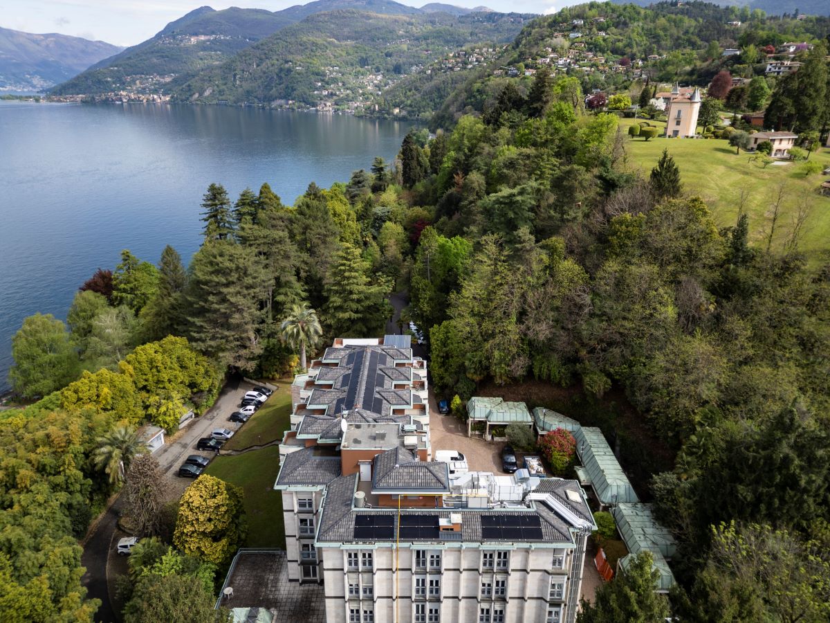 Fotovoltaico, pompe di calore e smart building: E.ON riqualifica la RSA Mario e Rina Molina di Luino coniugando risparmio energetico e benessere degli ospiti 