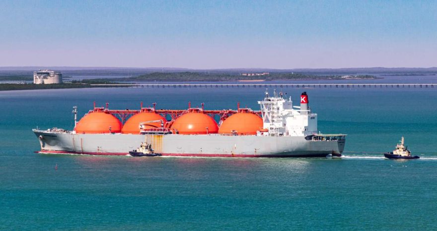 Rinnovabili • Gas Naturale Liquefatto: effetti di guerra in Iran e Hormuz sui prezzi