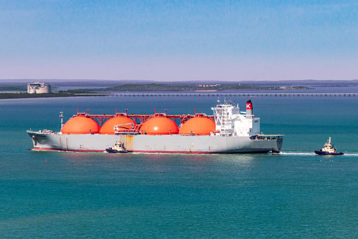 Rinnovabili • Gas Naturale Liquefatto: effetti di guerra in Iran e Hormuz sui prezzi