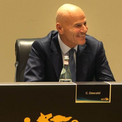 Rinnovabili • Gas russo: Descalzi chiede stop al ban UE 2027