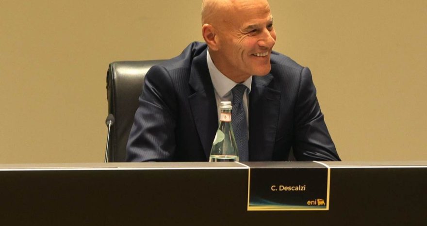 Rinnovabili • Gas russo: Descalzi chiede stop al ban UE 2027