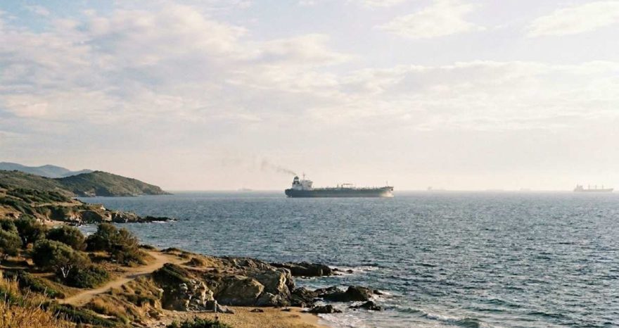 Rinnovabili • stretto-hormuz-aperto-come-cambia-mercato-petrolifero