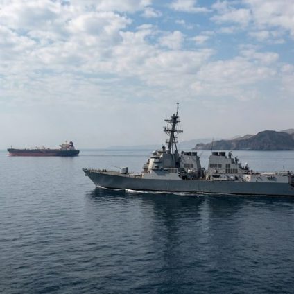 Rinnovabili • stretto-di-hormuz-bloccato-come-funziona-cosa-implica