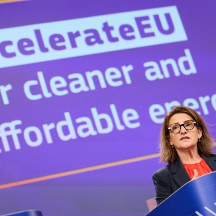 Rinnovabili • Ecco AccelerateEU, il pacchetto di strumenti UE per famiglie e industrie contro la crisi energetica