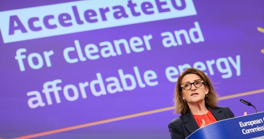 Rinnovabili • Ecco AccelerateEU, il pacchetto di strumenti UE per famiglie e industrie contro la crisi energetica