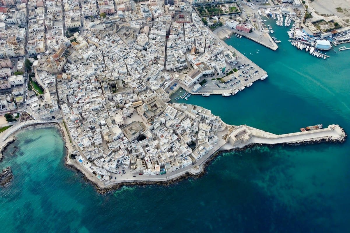 Rinnovabili • Bando CER Puglia, la Regione aggiunge 2,5 mln e proroga la scadenza