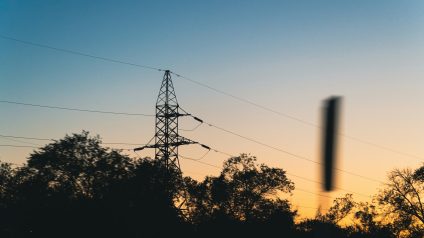 Rinnovabili • Crisi energetica, perché l’Europa rischia di perdere 120 GW di rinnovabili