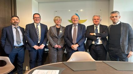 Rinnovabili • filiera-legno-energia-bioenergia-politiche-energetiche-aiel-incontra-ministro-pichetto-fratin-pniec-incentivi-soluzioni-immediate-contro-caro-energia