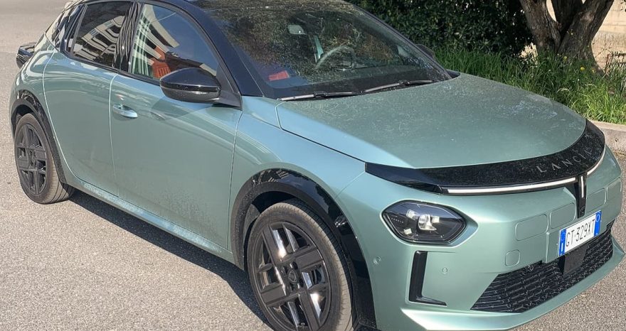 Rinnovabili • Lancia Y elettrica: design curato ed elegante nei materiali. Troppo per una city car?