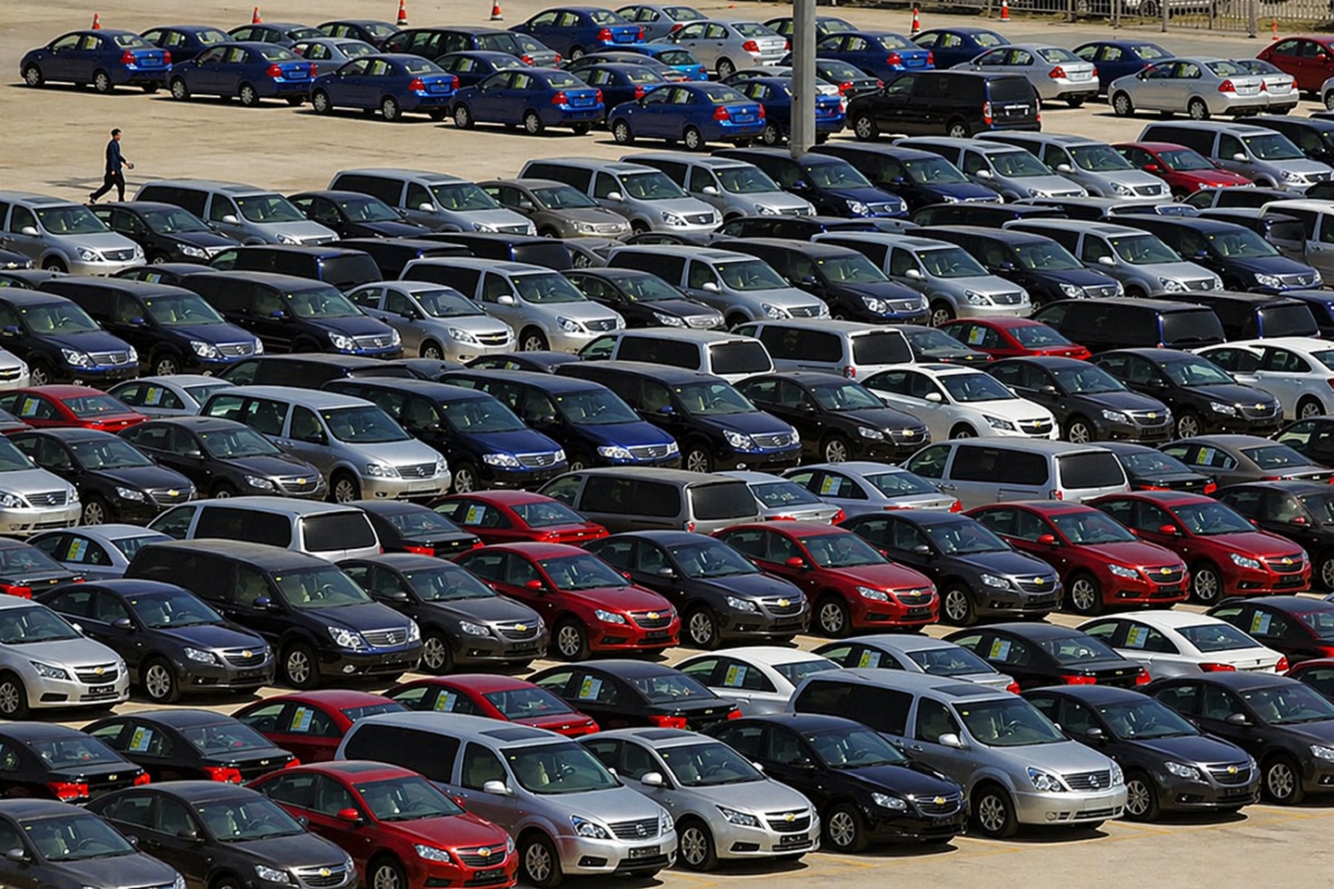 Mercato dell’auto usata positivo: bene le ibride, ma salgono modelli a benzina
