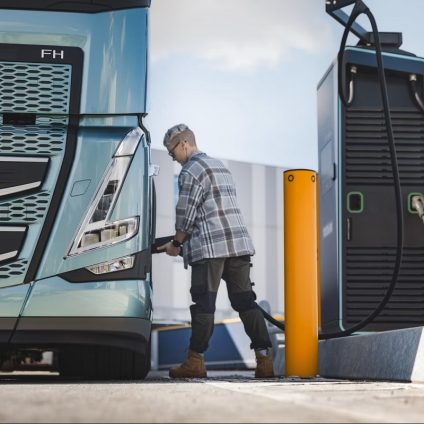 Rinnovabili • Volvo Trucks, il camion elettrico da 700 km di autonomia