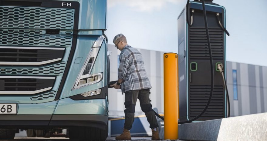 Rinnovabili • Volvo Trucks, il camion elettrico da 700 km di autonomia