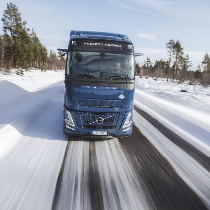 Rinnovabili • Volvo sperimenta il vero camion a idrogeno: obiettivo 2030