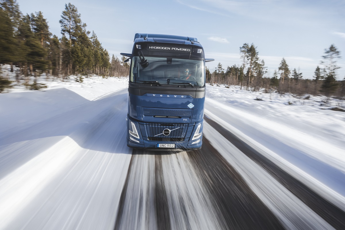 Volvo sperimenta il vero camion a idrogeno: obiettivo 2030