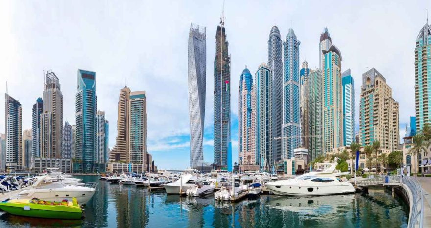 Rinnovabili • eau-emirati-petrolio-rinnovabili-transizione-verde