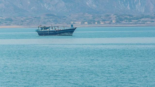 Rinnovabili • stretto-di-hormuz-iran-rivendica-controllo-formale