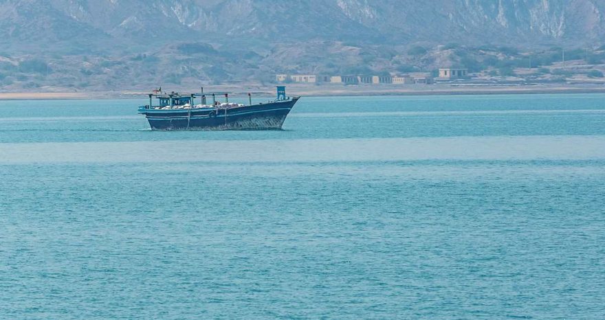 Rinnovabili • stretto-di-hormuz-iran-rivendica-controllo-formale