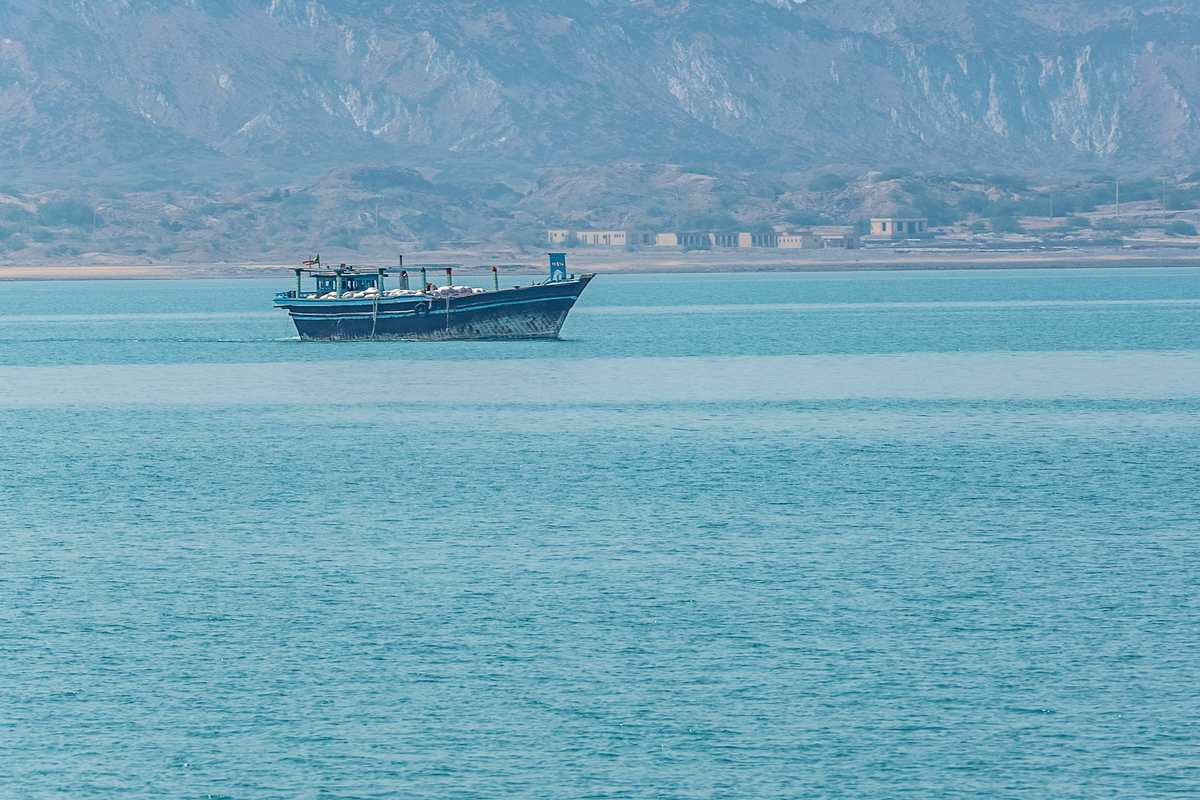 Rinnovabili • stretto-di-hormuz-iran-rivendica-controllo-formale