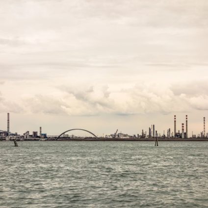 Rinnovabili • Il governo vuole trasformare Porto Marghera in un hub europeo per le MPC