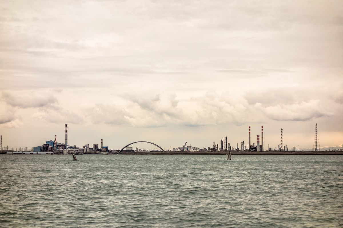 Rinnovabili • Il governo vuole trasformare Porto Marghera in un hub europeo per le MPC