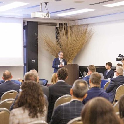 Rinnovabili • AEEC Conference 2026: energy sharing, la chiave per la sicurezza