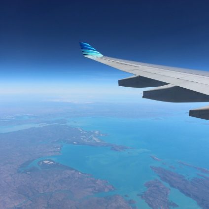 Rinnovabili • Voli più sostenibili: dal Regno Unito l'analisi sui carburanti SAF per un'aviazione low-impact