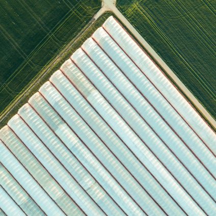 Rinnovabili • Serre solari: così le batterie adattive riducono costi e consumi