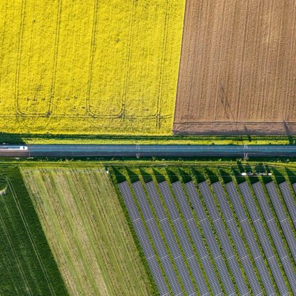 Rinnovabili • Come batterie e fotovoltaico possono salvare i target 2030 e ridurre le bollette